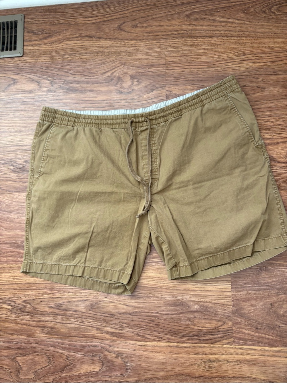 Chaps Men's Khaki Drawstring Cotton-Blend Hybrid Shorts